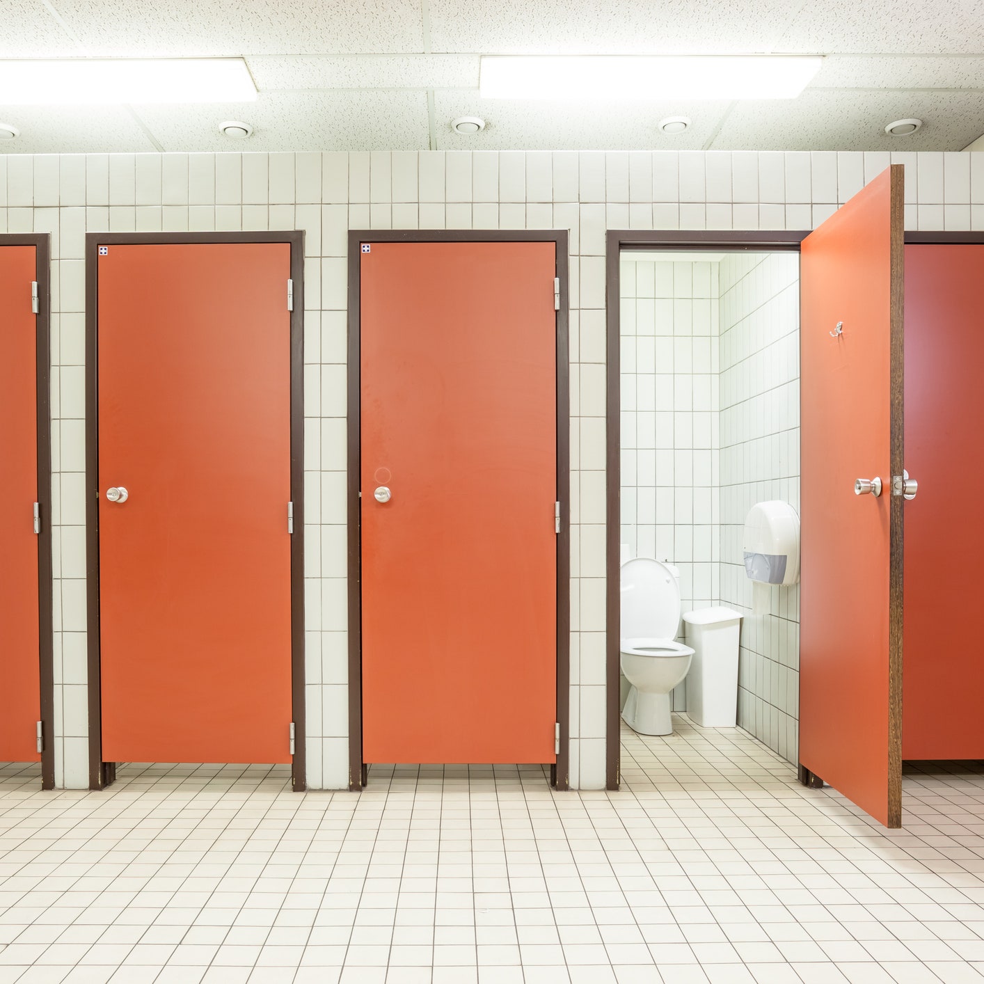 CDC Data Shows Norovirus Is Surging&-Here are 5 Symptoms You Really Shouldn’t Ignore